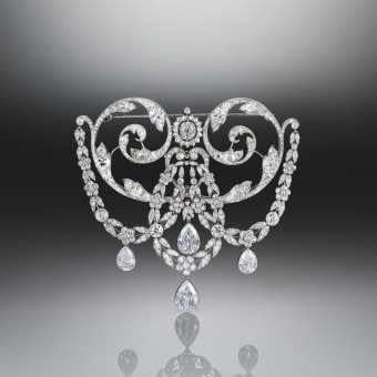 Diamond stomacher with detachable chain and diamond pendants, An Eye For Beauty, Illuminata Jewelry Collection Exhibition, L'ECOLE, School of Jewelry Arts, K11 MUSEA, Hong Kong