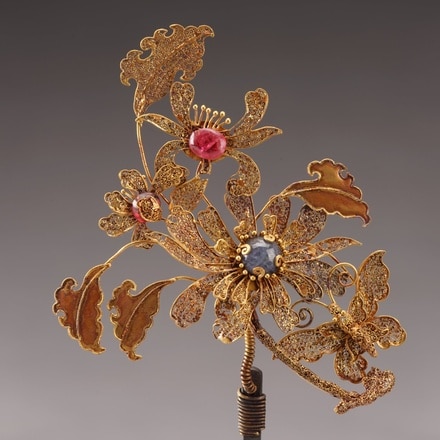 35. Gold Hairpins with Gems, Flowers and Butterfly Design 累丝嵌宝蝶恋花金对簪 2.JPG