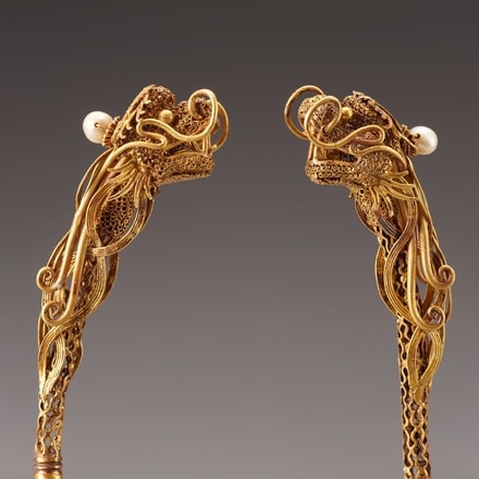 Dragon-head hairpins, Ming Dynasty (1368-1644), gold filigree set with pearls, Xi’an, Qujiang Museum of Fine Arts, XYB0080/1-2 © Peter Viem Kwok’s Dong Bo Zhai Collection (Collected in Xi’an Qujiang Museum of Fine Arts)