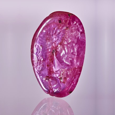 Attributed to Dioscorides, 1st century AD. Emperor Augustus. Ruby intaglio. Guy Ladrière Collection. Photo Benjamin Chelly.