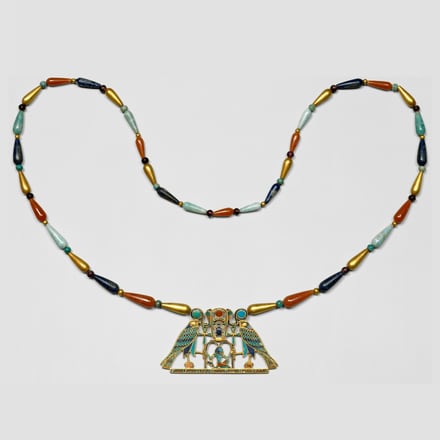 Collier de Sithathoryunet, Améthyste, cornaline, lapislazuli, feldspath vert, or jaune, Moyen-Empire