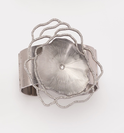 cuff in steel and diamonds made by Daniel Brush