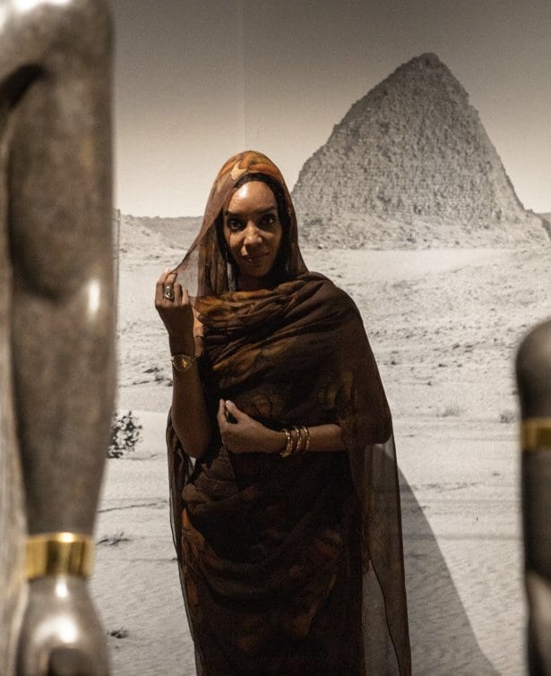 Shooting Nisreen Kuku au Louvre ©DE COURREGES PHOTOGRAPHE_63