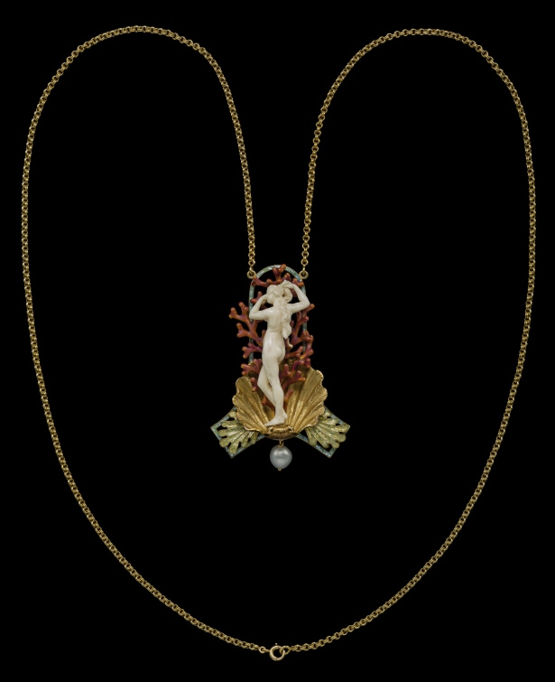 Venus Pendant, Georges Fouquet, c. 1900 Photo -Tsuneharu Doi © Albion Art Institute © ADAGP, Paris, 2023.png 