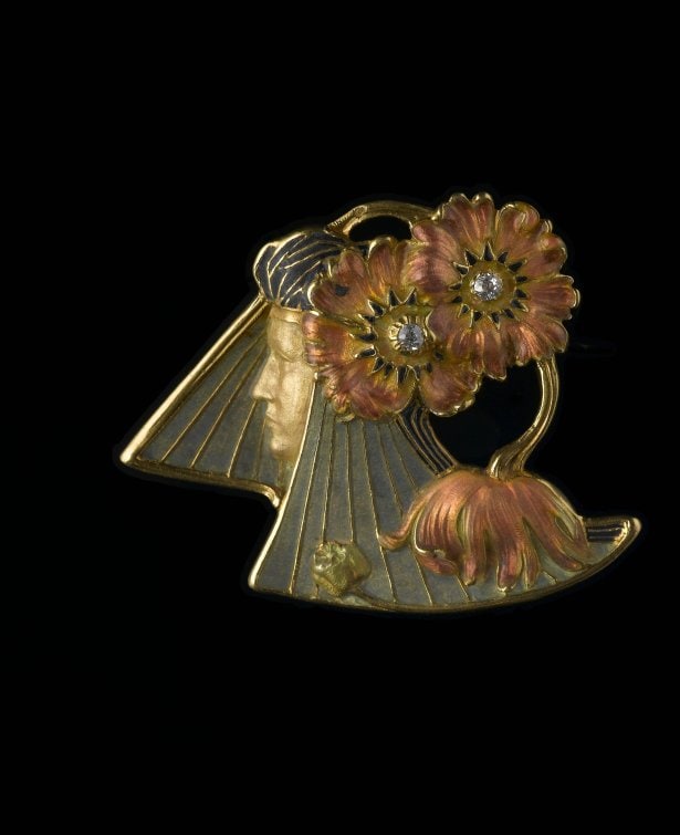 Broche Cléopâtre, dépôt musée Lalique, collection Shai bandmann et Ronald Ooi, (c) Rami Solomon & Kineret Levy Studio, Israel.jpg 