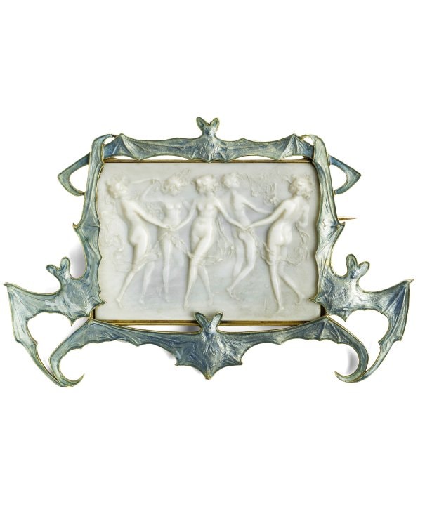 Dancing Nymphs and Bats brooch, Lalique Museum deposit, Shai Bandmann and Ronald Ooi collection, (c) Studio Paquebot