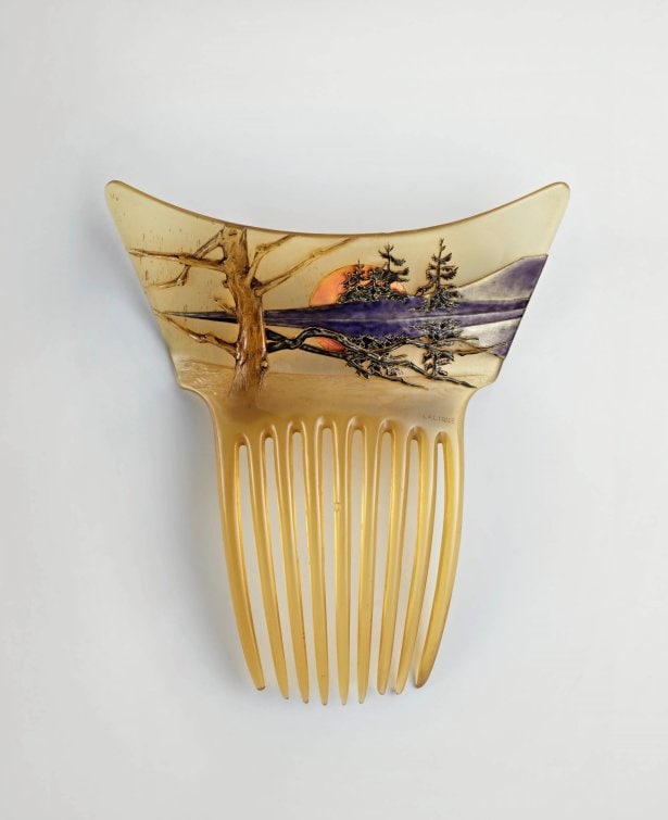 Rising sun comb, Lalique museum deposit, Shai bandmann and Ronald Ooi collection