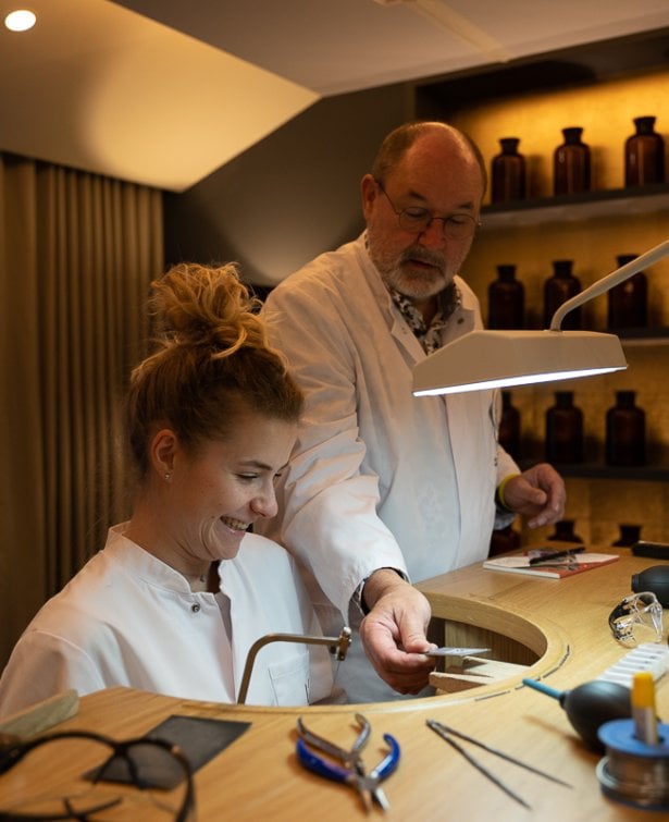 LECOLELyon2022_MockUp_19_(c)LEcoleVanCleefArpels .jpg