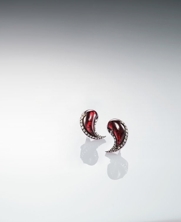 Garnet bracelet and earrings. An Eye For Beauty, Illuminata Jewelry Collection Exhibition, L'ECOLE, School of Jewelry Arts, K11 MUSEA, Hong Kong