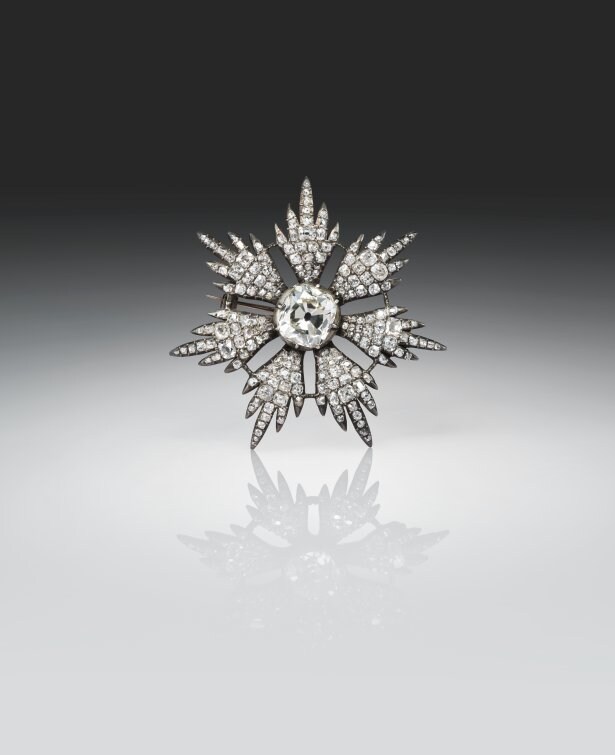 Diamond flowerhead brooch. An Eye For Beauty, Illuminata Jewelry Collection Exhibition, L'ECOLE, School of Jewelry Arts, K11 MUSEA, Hong Kong