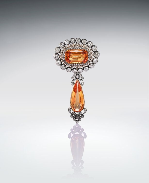 Golden topaz pendant brooch. An Eye For Beauty, Illuminata Jewelry Collection Exhibition, L'ECOLE, School of Jewelry Arts, K11 MUSEA, Hong Kong