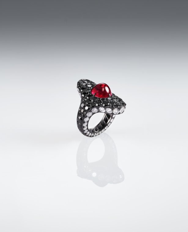 Ruby ring by JAR. An Eye For Beauty, Illuminata Jewelry Collection Exhibition, L'ECOLE, School of Jewelry Arts, K11 MUSEA, Hong Kong
