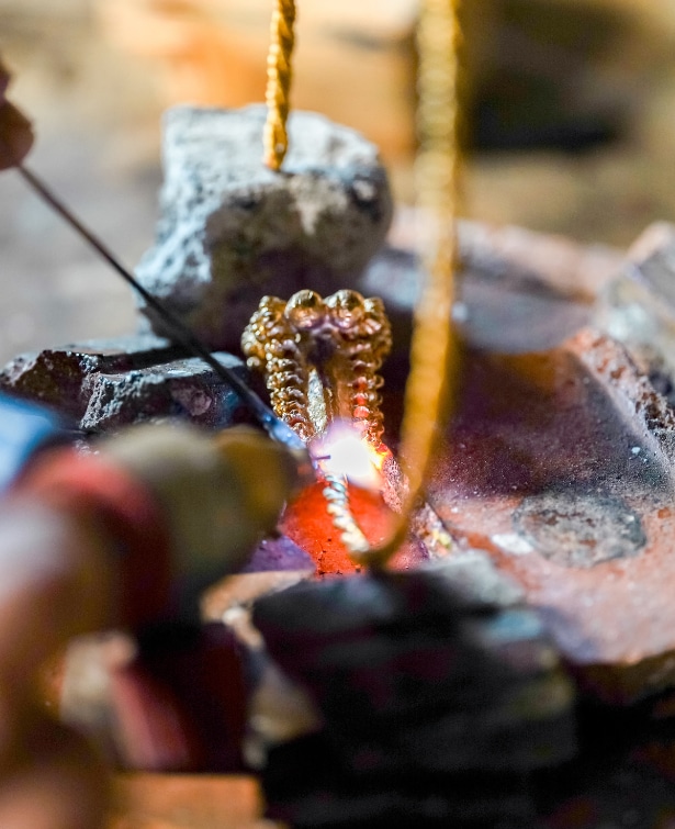 Antoine Legouy, ciseleur-orfèvre chargé de la reconstitution du torque de Montans