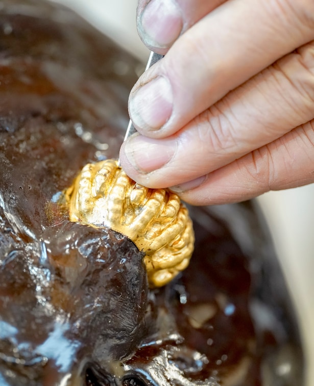 Antoine Legouy, ciseleur-orfèvre chargé de la reconstitution du torque de Montans