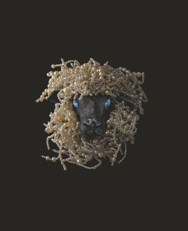 JAR, Sheep’s head brooch, 2006, natural pearls, cabochon star sapphires, aluminum, silver, gold.​  Private collection.​