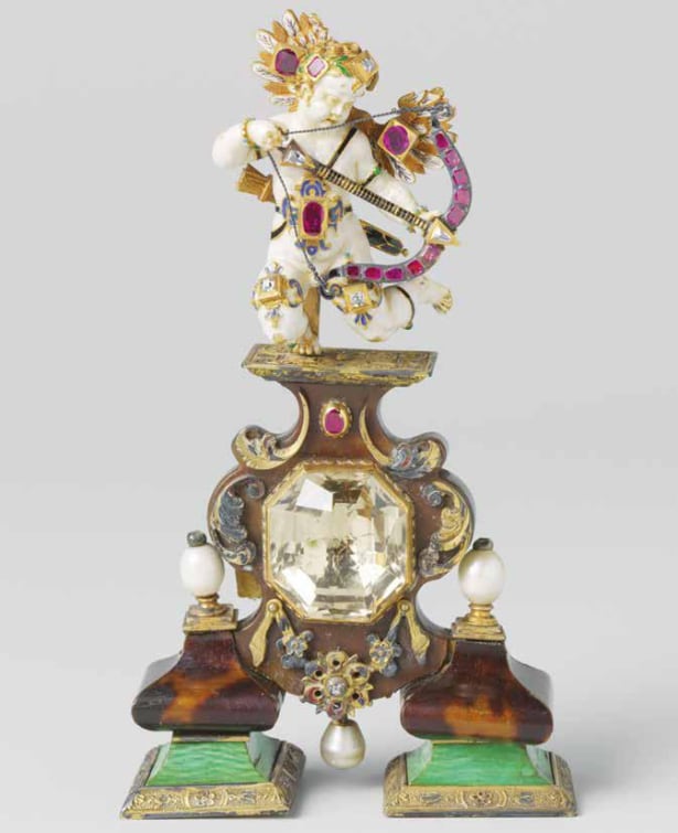Cupidon, v. 1600 et v. 1700 (socle), or, émail, diamants, rubis, Amsterdam, Rijksmuseum.​