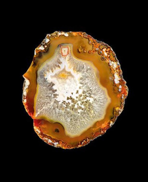 Agate et quartz (avers), probablement Rio Grande do Sul (Brésil), tranche épaisse, sciée et polie d’un côté, 11 × 12,5 cm