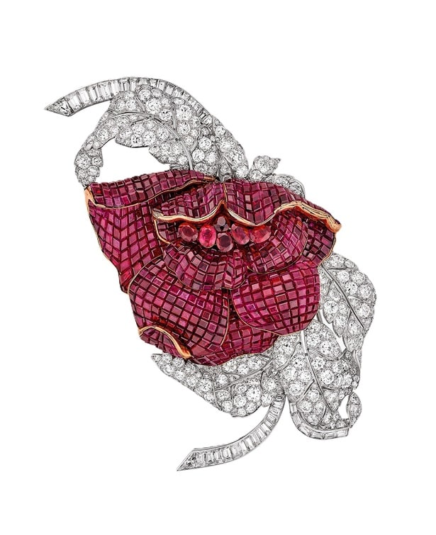 Van Cleef & Arpels, Peony clip, 1937, platinum, yellow gold, Mystery Set rubies, diamonds, Van Cleef & Arpels Collection.​