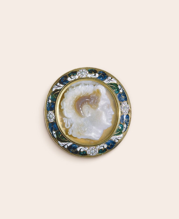 Introduction Jewelry World