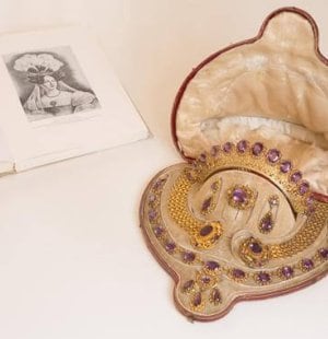 Art-History-Course-Birth-Jewelry (6).jpg