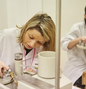 L’ÉCOLE - The Lapidary's Art 2 - Photo Benjamin Chelly_Carrousel 5_C.jpg