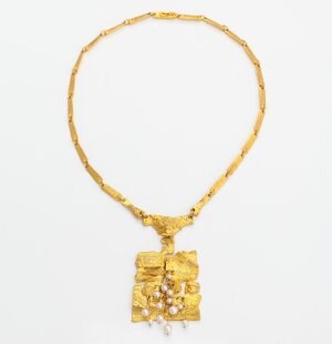 Björn Weckström, Collier, 1969, Or jaune, perles, Collection particulière © Bukowskis