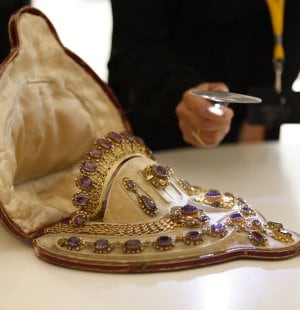 Présentation de bijoux anciens par un historien (8).jpg