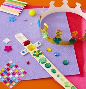 L’ÉCOLE Crowns and Swords ©florinecasimir (1).jpg