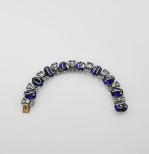 “Souvenir” bracelet. An Eye For Beauty, Illuminata Jewelry Collection Exhibition, L'ECOLE, School of Jewelry Arts, K11 MUSEA, Hong Kong