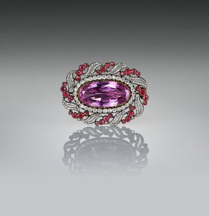 Pink topaz brooch. An Eye For Beauty, Illuminata Jewelry Collection Exhibition, L'ECOLE, School of Jewelry Arts, K11 MUSEA, Hong Kong