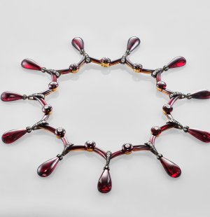 Garnet demi-parure necklace and earrings. An Eye For Beauty, Illuminata Jewelry Collection Exhibition, L'ECOLE, School of Jewelry Arts, K11 MUSEA, Hong Kong