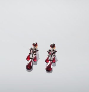 Garnet demi-parure necklace and earrings.  An Eye For Beauty, Illuminata Jewelry Collection Exhibition, L'ECOLE, School of Jewelry Arts, K11 MUSEA, Hong Kong