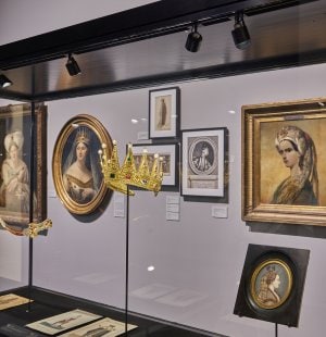 Exposition Bijoux scéne Comédie Française. L'Ecole des Arts Joailliers. Photo Benjamin Chelly (23).jpg