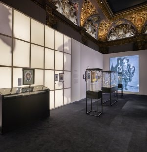 Exposition Bijoux scéne Comédie Française. L'Ecole des Arts Joailliers. Photo Benjamin Chelly (7).jpg