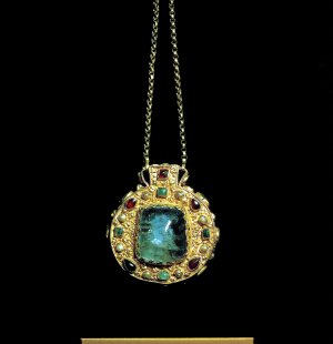 L'ÉCOLE - Amulets & precious symbols 33.jpg