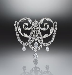 Diamond stomacher with detachable chain and diamond pendants, An Eye For Beauty, Illuminata Jewelry Collection Exhibition, L'ECOLE, School of Jewelry Arts, K11 MUSEA, Hong Kong