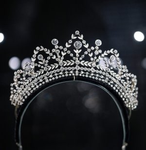 Scenography, Diamond tiara transformable into a pair a necklace, An Eye for Beauty, the Illuminata Jewelry Collection, L’ÉCOLE School of Jewelry Arts at K11 MUSEA in Hong Kong