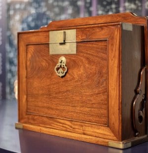 Scenography, Portable Chest, An Eye for Beauty, the Illuminata Jewelry Exhibition, L‘ECOLE School of Jewelry Arts,
