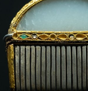 Comb, Gold, jade (nephrite), pearls, green gemstone, six dynasties period  220-589