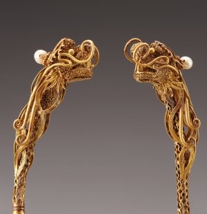 Dragon-head hairpins, Ming Dynasty (1368-1644), gold filigree set with pearls, Xi’an, Qujiang Museum of Fine Arts, XYB0080/1-2 © Peter Viem Kwok’s Dong Bo Zhai Collection (Collected in Xi’an Qujiang Museum of Fine Arts)