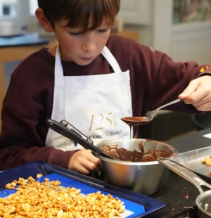 From Aspiring Jeweler to Little Pastry Chef 