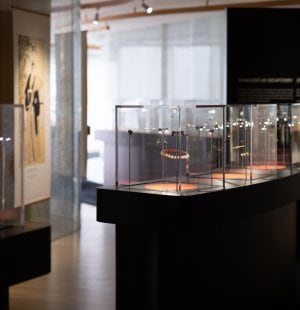 "Shakudō from Samurai Ornaments to Jewelry" Exhibition Scenography(2)