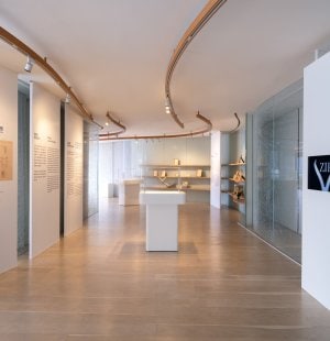 Designing Jewels_Scenography for Slider 2