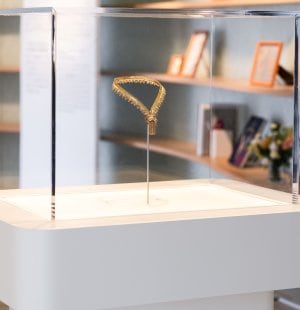 Designing Jewels_Scenography for Slider 6