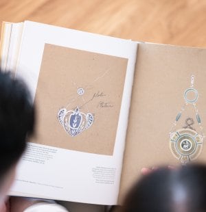 Designing Jewels_Scenography for Slider 2