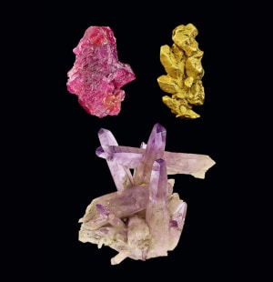 Corundum, gold and amethyst quartz, Paris, musée de Minéralogie