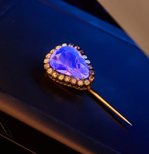 Replica of the Pink Diamond (tourmaline) observed under UV lamps