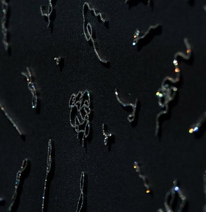Fils en argent et diamants