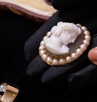 A History of Jewelry, from Louis XIV to Art Deco A History of Jewelry, from Louis XIV to Art Deco