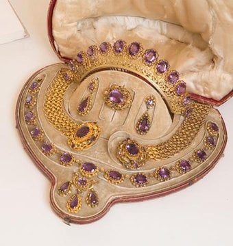A History of Jewelry, from Louix XIV to Art Deco (4h) A History of Jewelry, from Louix XIV to Art Deco (4h)